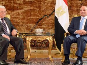 طلب السيسي من أبو مازن رفع العقوبات عن قطاع غزة، فيما رد الأخير "بحزم: لا" 