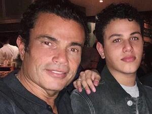 نجل عمرو دياب يحرج والده 