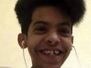 أبو سن يبلغ من العمر 19 عاما