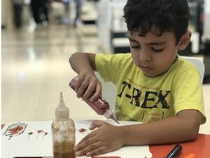 تهدف هذه المبادرة إلى غرس قيم التراحم والتكافل في نفوس الأطفال الصغار خلال شهر رمضان.