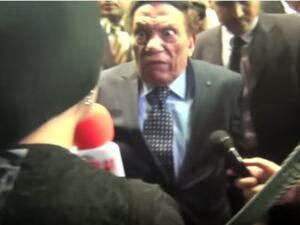 عادل إمام يصدم مراسلة في عزاء رفعت السعيد