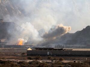 An arms depot explodes in Aden, Yemen on 28th March 2015 (AFP/Saleh al Obeidi)