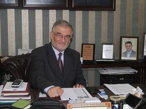  التربوي والأكاديمي الدكتور مصطفى العفوري