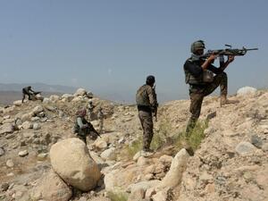 Afghan security forces at their positions during clashes with Daesh militants in the Kot district of eastern Nangarhar province on June 26, 2016. (AFP/Noorullah Shirzada) Afghan security forces at their positions during clashes with Daesh militants in the Kot district of eastern Nangarhar province on June 26, 2016. (AFP/Noorullah Shirzada)