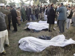  3 أشخاص كانوا يرتدون زي رجال الشرطة اقتحموا مسجد الإمام علي