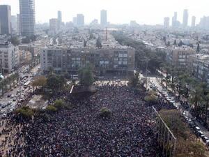 السيسي يستعين بالجيش للسيطرة على الأوضاع