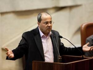 برلماني عربي يهدد باحتلال مقعد نتنياهو حال تبني حل “الدولة الواحدة” 
