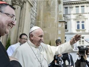 حذر رئيس الكنيسة الكاثوليكية من أن العالم يواجه "شكلا من أشكال الحرب العالمية الثالثة"