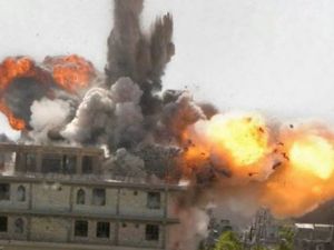 المعارضة نسفت المبنى على مرحلتين وانباء عن عشرات القتلى 