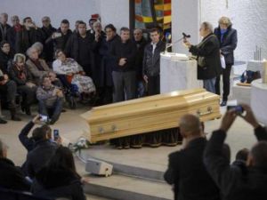 وصول جثمان المعارض حسين آيت احمد إلى الجزائر