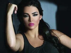 Amar recently caused controversy when she was hit in public by her ex-boyfriend. (Mojazeg.com)