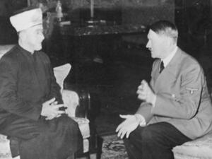 مفتي القدس الراحل الحاج أمين الحسيني مع الزعيم النازي ادولف هتلر 

