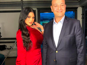 Haifa Wehbe stole the show with a red dress that she appeared in during the first episode of the show "Al Hikaya" (The Story) with TV anchor Amro Adib. (Source: amr.adib - Instagram)