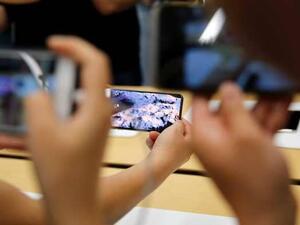 أظهرت إحدى صور شاشة آيفون "XS MAX"، التي يبلغ قياسها 6.5 إنش، مقسومة 