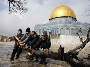 كنائس الناصرة قد تضامنت برفع أذان العشاء