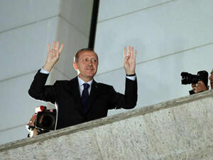 قال إرودغان مرارا إن الزعماء الأوروبيين لا يلتزمون بالمطلوب منهم وفقا لهذا الاتفاق.

