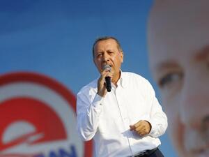 اردوغان يستعد لتشكيل حكومة الحزب الواحد بعد فوزه الساحق في الانتخابات
