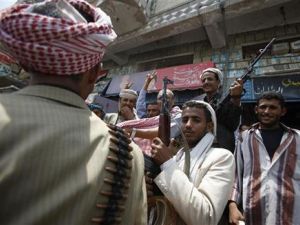 ويمنع الحوثيون وصول المستلزمات الطبية والإغاثية والمواد الغذائية وحتى المياه 