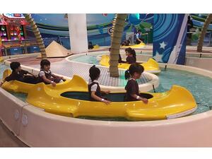 يقدم كل من سيتي سنتر مسقط وسيتي سنتر القرم العديد من الخيارات الترفيهية العائلية أبرزها مركز ماجيك بلانيت الذي يوفر لزواره أجمل الألعاب والجولات الترفيهية، وغيرها.