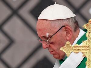 شيخ الأزهر يهنىء بابا الفاتيكان بعيد الميلاد
