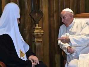 البابا فرنسيس والبطريرك كيريل يدعوان لتحرك عاجل لانقاذ مسيحيي الشرق
