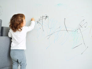 يميل طفل الجدي إلى الرسم والعزف والإستماع إلى الموسيقى

