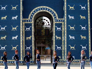 Candidates for the Miss Iraq beauty contest pose in front of the iconic Isthar gate at the ancient site of Babylon on December 17, 2015.  (AFP/Ahmad al-Rubaye)
