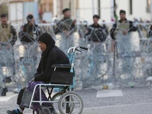 نظم الصدر ومؤيدوه مظاهرات بشكل متكرر تطالب بإصلاحات للتصدي الفساد الذي ينخر في موارد بغداد