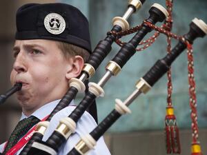 The history of bagpipes travels across the Middle East! (Shutterstock)