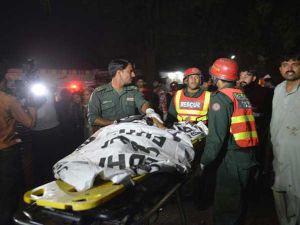  الانفجار وقع أثناء تجمع أشخاص لمرافقة جثمان محام بارز