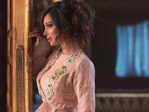 تعتمد أزياء بسمة بوسيل على التطريز بشكل لافت والخامات الفخمة