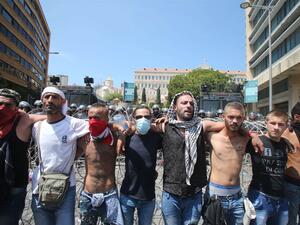Demonstrators in Beirut rally against Lebanon's government corruption and ongoing garbage crisis, August 23, 2015.  (AFP/File)