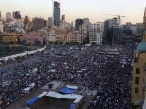 اللبنانيون يتظاهرون ضد عجز الطبقة السياسية وفسادها