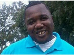 اطلقت شرطة لويزيانا فجر الثلاثاء النار على رجل اسود يبيع الاقراص المدمجة في محل صغير وقتلته