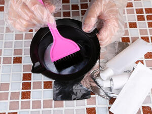 الحناء من الأعشاب التي تستخدم في تلوين الملابس والأقمشة