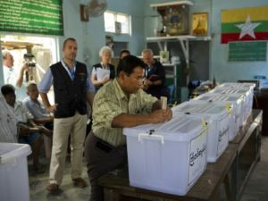 هجوم بالسيف على مرشح للمعارضة في بورما