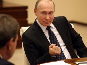 الطيار الروسي قتل بعد إسقاط طائرته الحربية في إدلب السورية بداية الشهر الحالي 