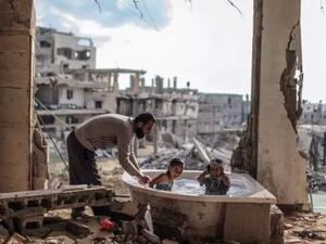 يعتمد ما يقدر بنحو 6 ملايين طفل سوري على المساعدات الإنسانية