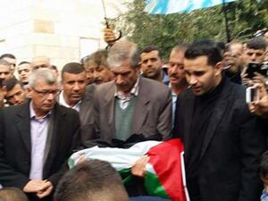 شارك في التشييع جماهير غفيرة من كافة قرى مدينة دورا وممثلي القوى الوطنية 