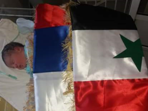 قالت قاعدة "حميميم" إن الطفل يبدو جميلا وبصحة جيدة 