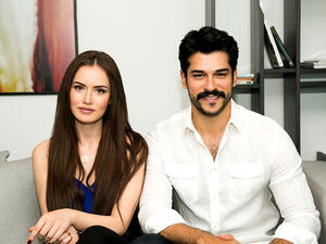 بوراك أوزجفيت وزوجته النجمة فهرية أفجان