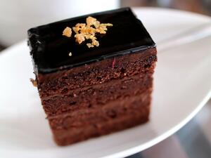 "The only way to know we have eaten enough is when the entire experience of having food starts dropping. The time to stop eating is just before that happens." (Pixabay)
