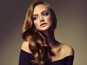 يعتبر فيلر الشعر من الطرق السهلة القادرة على تكثيف الخصل
