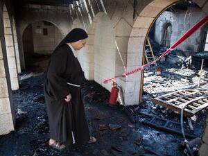 توجيه اتهامات لاسرائيليين اثنين باضرام النار في كنيسة قرب طبرية
