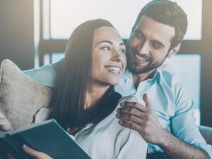 هناك تصرفات من جانب المرأة تساعدها بشكل كبير على تأثيرها على قلب زوجها 