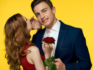 لا يستطيع برج الدلو إظهار مشاعرهم، وخاصة في العلاقات طويلة الأج