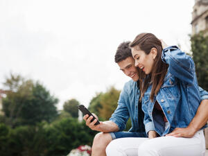 السعادة الزوجية حُكم يصدره الزوج أو الزوجة يُشير إلى الإحساس بالرضا

