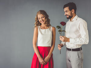 العذراء لا يحبك بسهولة وإذا أحبك فاعلم أنك ملكته