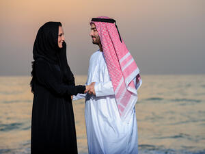 يجب أن تظهر الزوجة لزوجها الود والحبَّ