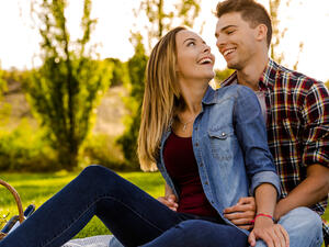 الرجال هم أسرع أن يقعوا في الحب 87 % 
